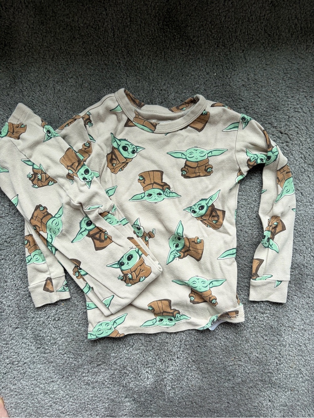 Disney Cream and Green The Child (Grogu) Pajama Set baby yoda 4t